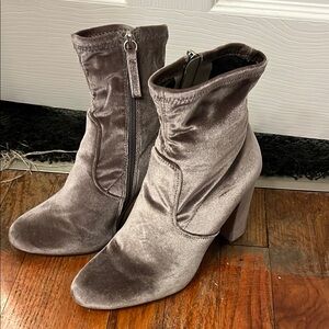 Steve Madden Edit Booties Gray Velvet